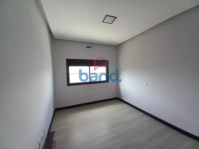 Casa com 600m² 3 quartos e 2 banheiros, à venda, no bairro Portal dos Bandeirantes II em Porto Feliz