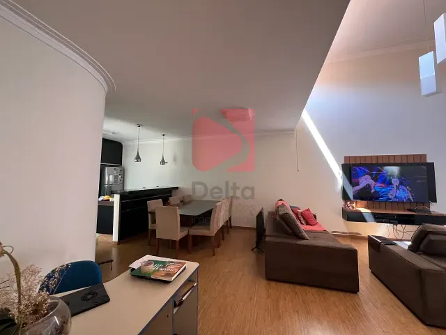 Casa 3 quartos e 2 banheiros, à venda, no bairro Jardim Veneza em Pirassununga