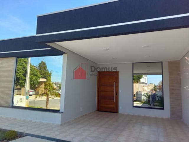 Casa com 490m², à venda, no bairro Piracangaguá (Chácara Flórida) em Taubaté