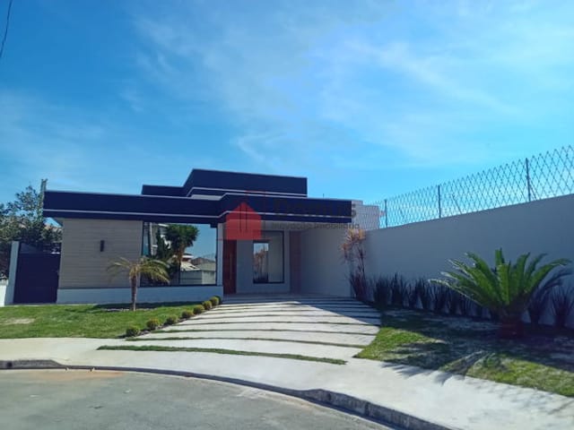 Casa com 490m², à venda, no bairro Piracangaguá (Chácara Flórida) em Taubaté