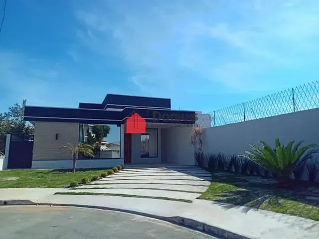 Casa com 490m², à venda, no bairro Piracangaguá (Chácara Flórida) em Taubaté