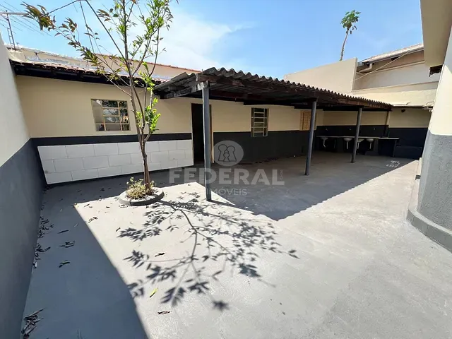 Casa com 180m² 4 quartos e 3 banheiros, para alugar, no bairro Setor Central em Goiânia