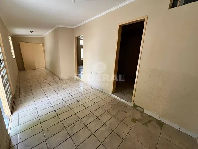 Casa com 180m² 4 quartos e 3 banheiros, para alugar, no bairro Setor Central em Goiânia