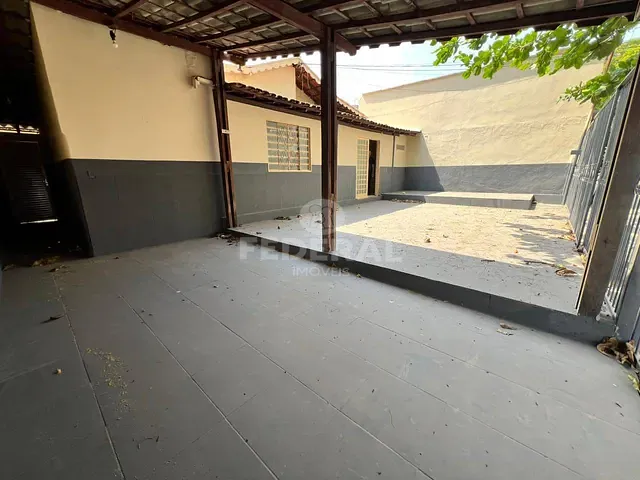 Casa com 180m² 4 quartos e 3 banheiros, para alugar, no bairro Setor Central em Goiânia