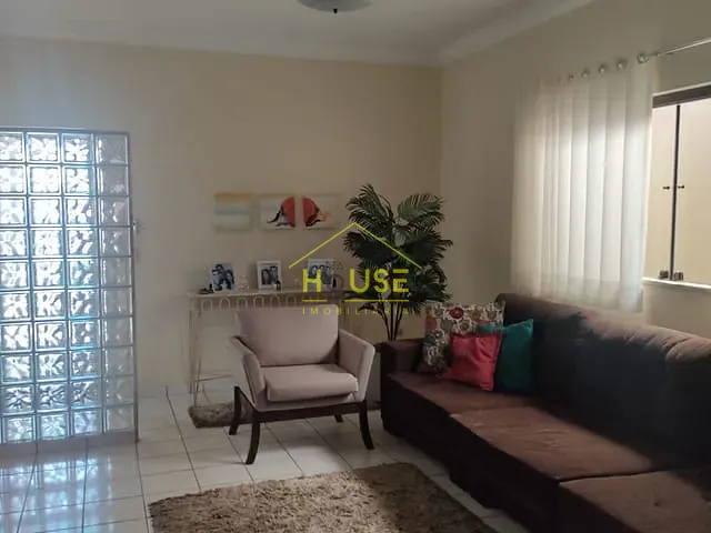 Casa com 480m² 3 quartos e 1 banheiro, à venda, no bairro Loteamento José Marin Cruz em Votuporanga