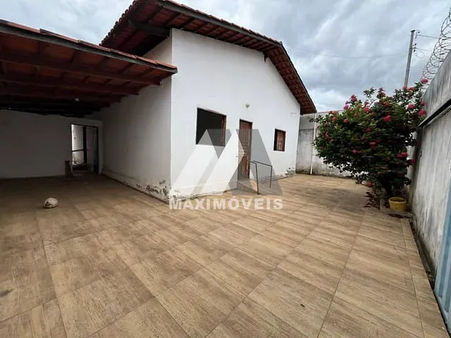 Casa com 360m² 4 quartos e 3 banheiros, à venda, no bairro São Geraldo em Araçuaí