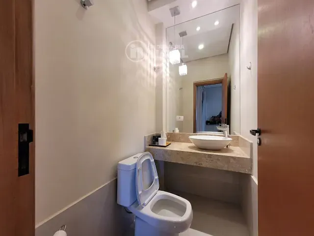 Casa 3 quartos e 3 banheiros, para alugar, no bairro Jardim Tarobá em Cambé
