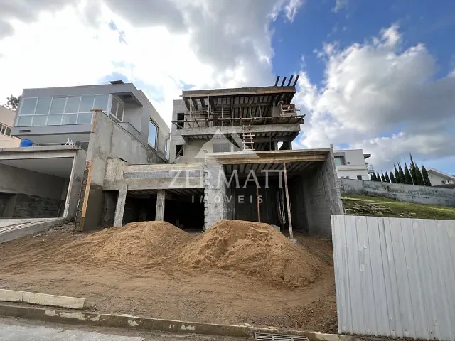Casa com 350m² 5 quartos e 6 banheiros, à venda, no bairro Itoupava Central em Blumenau