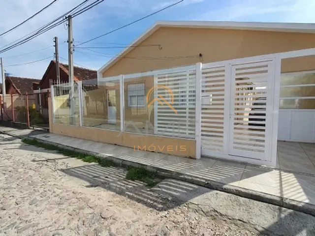 Casa 2 quartos e 2 banheiros, à venda, no bairro Três Vendas em Pelotas