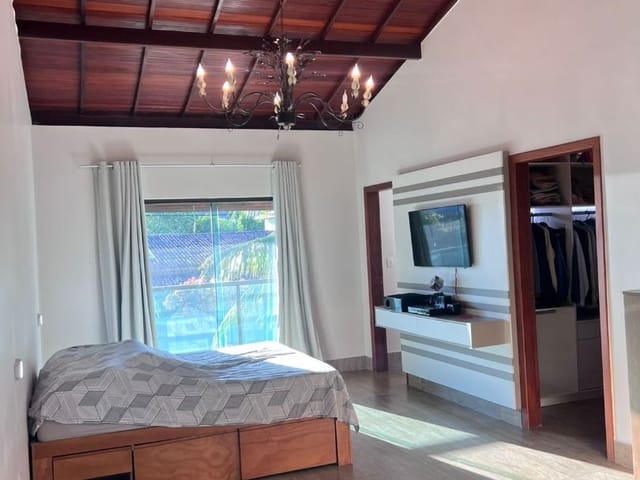 Casa com 300m² 3 quartos e 5 banheiros, à venda, no bairro Lagoa em Macaé