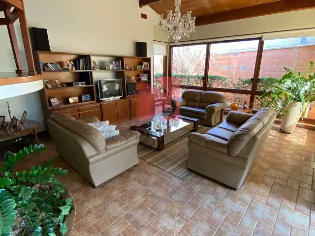Casa 4 quartos e 6 banheiros, à venda, no bairro Cidade Jardim em Pirassununga