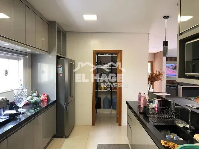 Casa com 375m² 3 quartos e 4 banheiros, à venda, no bairro Jardim Universitário em Cuiabá
