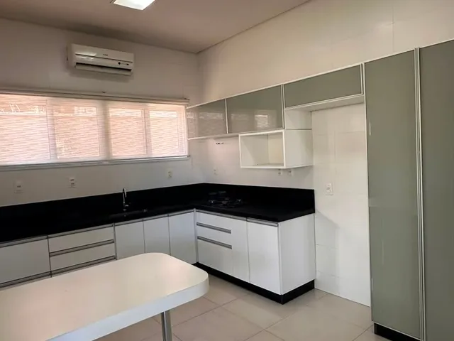 Casa com 375m² 3 quartos e 3 banheiros, à venda, no bairro Condomínio Belvedere em Cuiabá