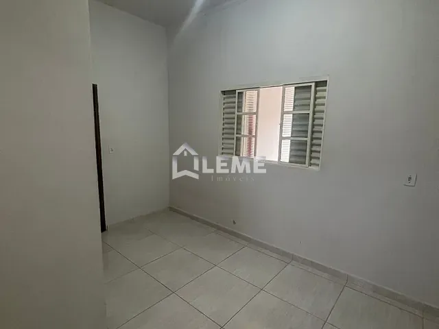 Casa com 310m² 3 quartos e 1 banheiro, à venda, no bairro Jardim Santa Cecília em Mococa