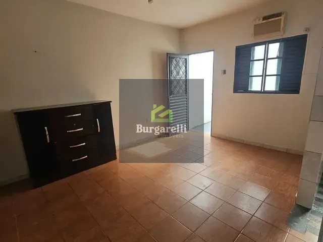 Casa 3 quartos e 3 banheiros, para alugar, no bairro Centro em Lavras