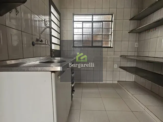 Casa 3 quartos e 3 banheiros, para alugar, no bairro Centro em Lavras