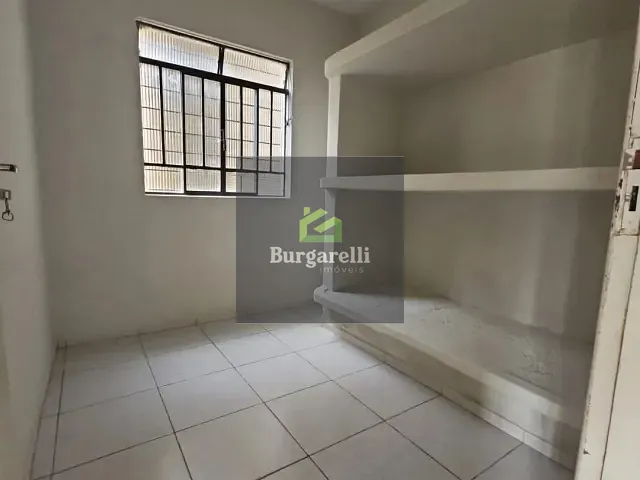 Casa 3 quartos e 3 banheiros, para alugar, no bairro Centro em Lavras