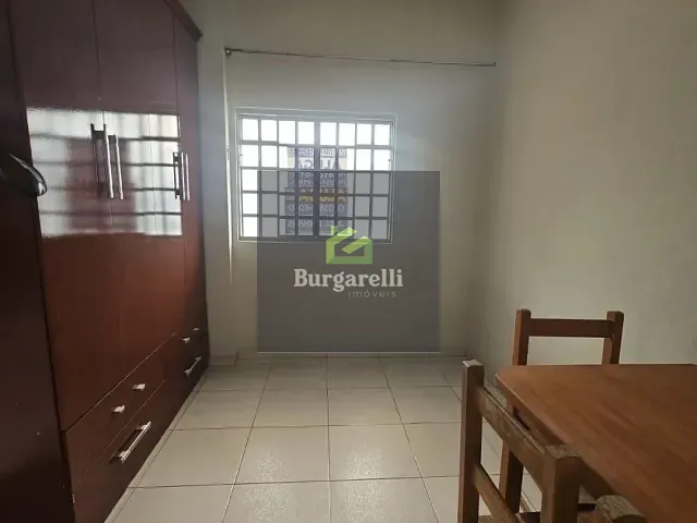 Casa 3 quartos e 3 banheiros, para alugar, no bairro Centro em Lavras