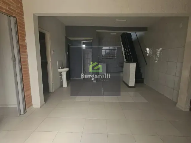 Casa 3 quartos e 3 banheiros, para alugar, no bairro Centro em Lavras