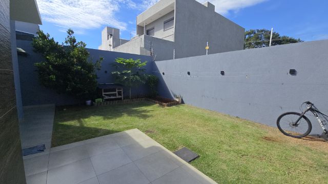 Casa 3 quartos e 2 banheiros, à venda, no bairro Residencial Ícaro em Maringá