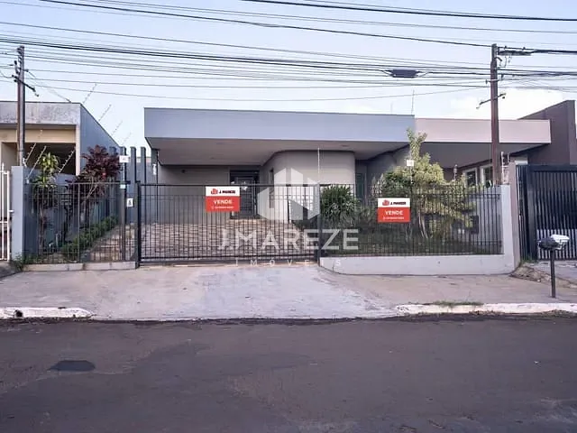 Casa com 510m² 4 quartos e 3 banheiros, à venda, no bairro Vila Franko em Apucarana