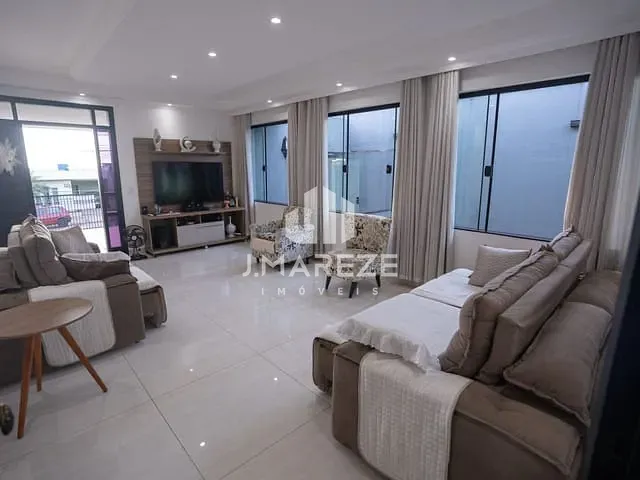 Casa com 510m² 4 quartos e 3 banheiros, à venda, no bairro Vila Franko em Apucarana