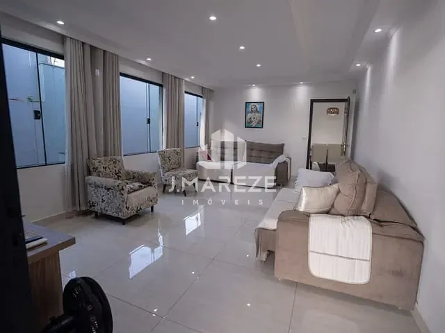 Casa com 510m² 4 quartos e 3 banheiros, à venda, no bairro Vila Franko em Apucarana