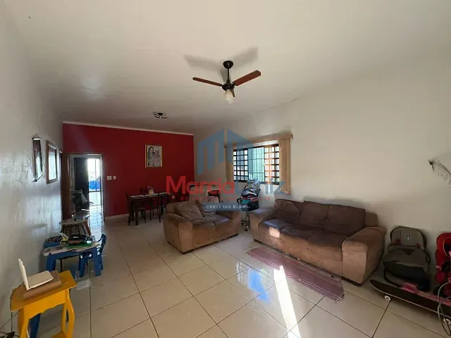 Casa com 360m² 3 quartos e 2 banheiros, à venda, no bairro Parque Das Andorinhas em Ituverava