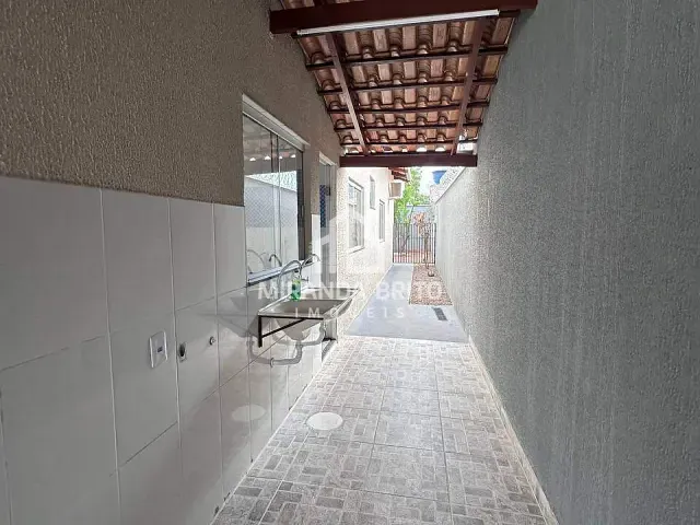 Casa 3 quartos e 2 banheiros, à venda, no bairro Pontal Sul - Acréscimo em Aparecida de Goiânia