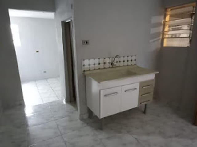 Casa com 42m² 1 quarto e 1 banheiro, para alugar, no bairro Jardim Vaz de Lima em São Paulo