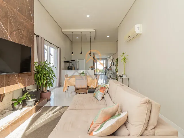 Casa 3 quartos e 2 banheiros, à venda, no bairro Laranjal em Pelotas