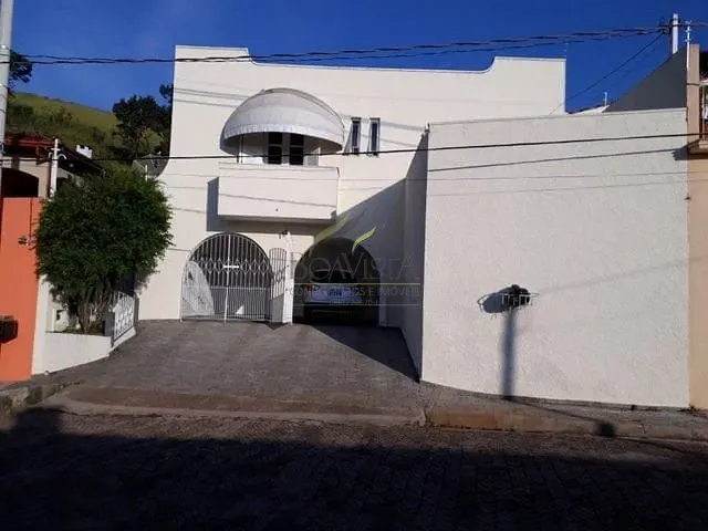 Casa com 343m², à venda, no bairro Jardim Alvorada em Piracaia