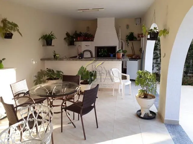 Casa com 343m², à venda, no bairro Jardim Alvorada em Piracaia