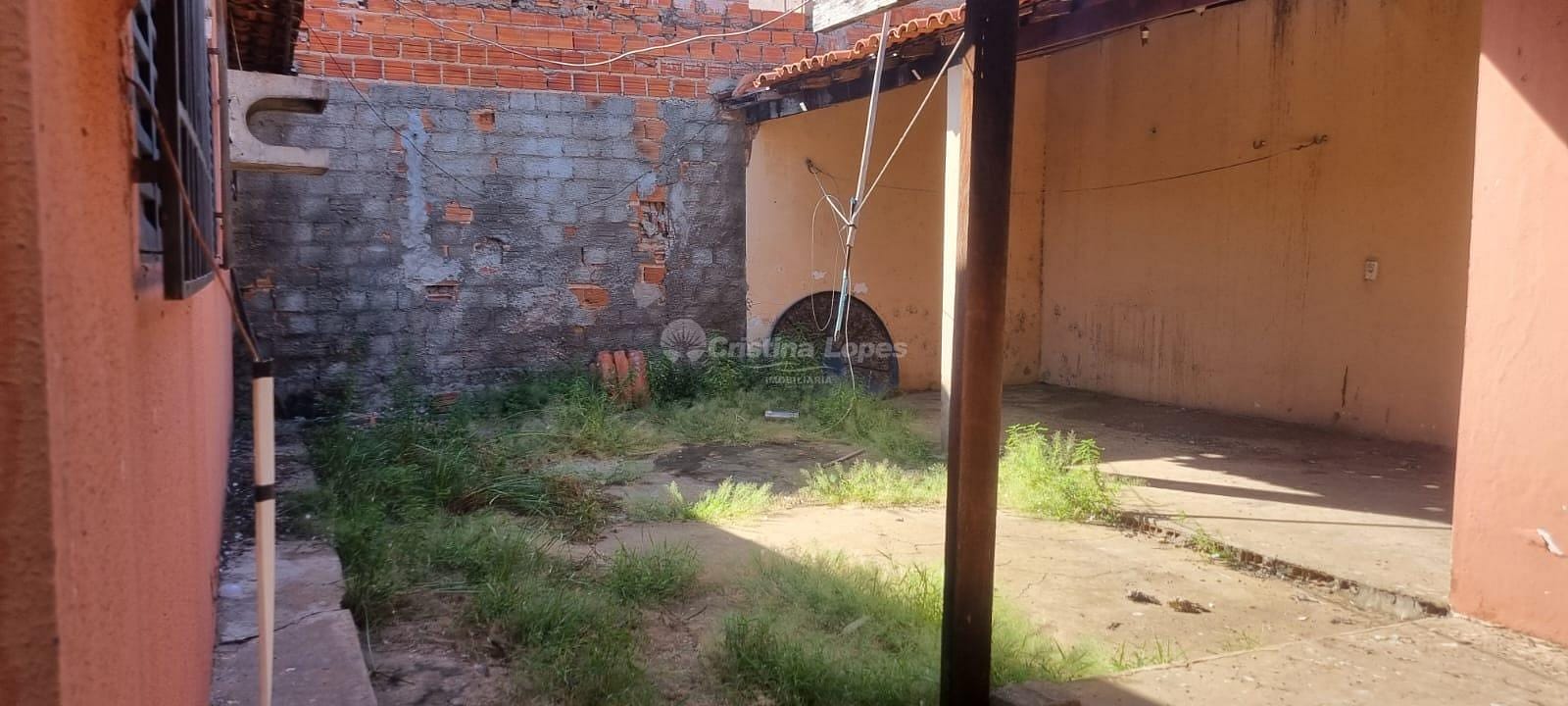 Casa à venda com 3 quartos, 10m² - Foto 2