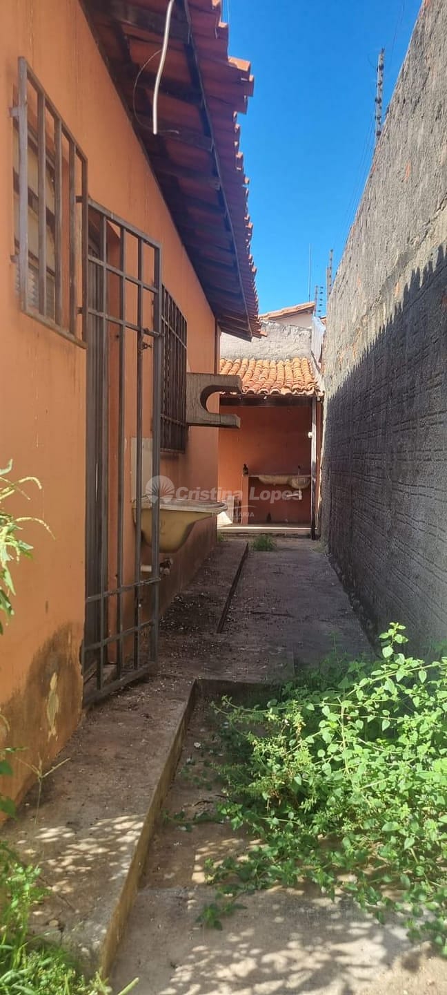 Casa à venda com 3 quartos, 10m² - Foto 3