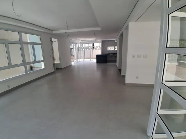 Casa 3 quartos e 6 banheiros, à venda, no bairro Vila Oliveira em Mogi das Cruzes