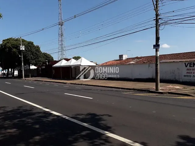 Casa com 1080m² 3 quartos e 5 banheiros, à venda, no bairro Santa Marta em Uberaba