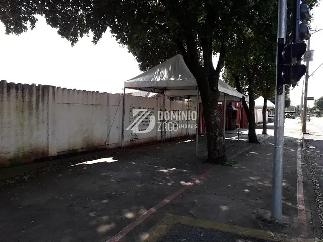 Casa com 1080m² 3 quartos e 5 banheiros, à venda, no bairro Santa Marta em Uberaba