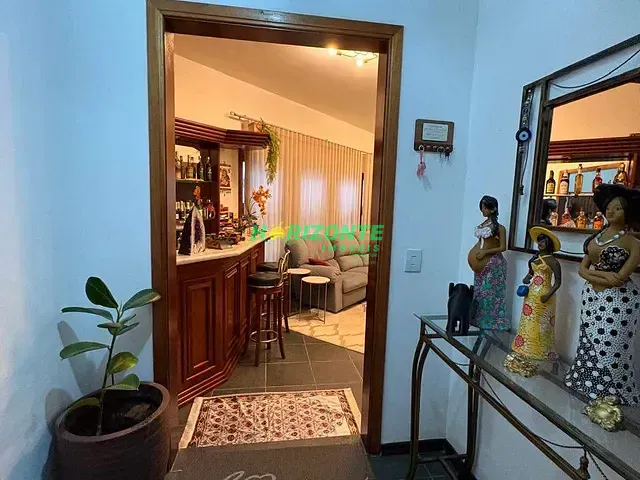Casa com 434m² 5 quartos e 3 banheiros, à venda, no bairro Jardim das Colinas em São José dos Campos