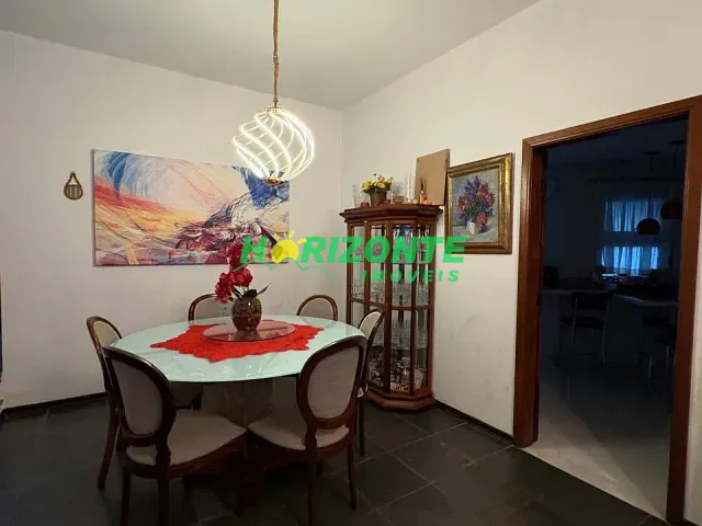Casa com 434m² 5 quartos e 3 banheiros, à venda, no bairro Jardim das Colinas em São José dos Campos
