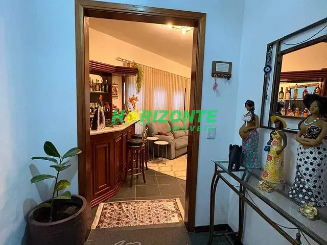 Casa com 434m² 5 quartos e 3 banheiros, à venda, no bairro Jardim das Colinas em São José dos Campos