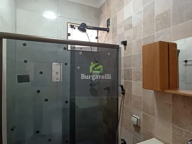 Casa 4 quartos e 2 banheiros, para alugar, no bairro Centro em Lavras