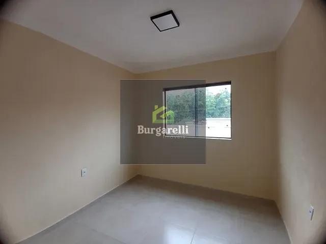 Casa 4 quartos e 2 banheiros, para alugar, no bairro Centro em Lavras