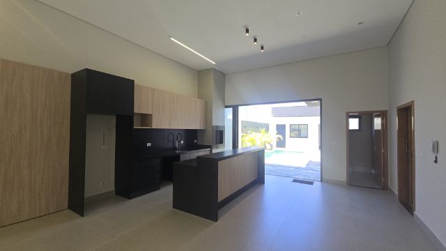 Casa com 213m² 4 quartos e 4 banheiros, à venda, no bairro Zona 01 em Maringá