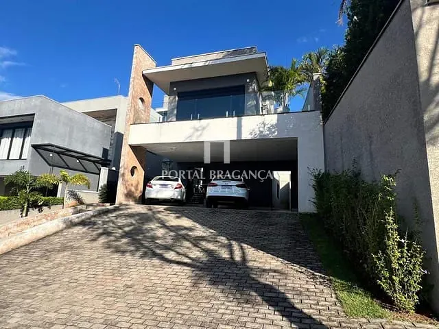 Casa com 300m² 3 quartos e 4 banheiros, à venda, no bairro Condomínio Residencial e Comercial Fazenda Santa Petronilla em Bragança Paulista