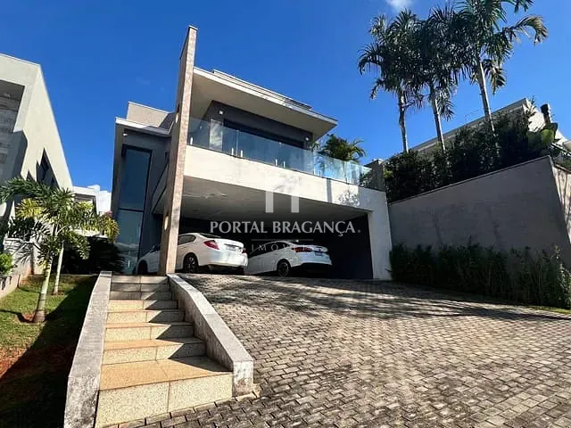 Casa com 300m² 3 quartos e 4 banheiros, à venda, no bairro Condomínio Residencial e Comercial Fazenda Santa Petronilla em Bragança Paulista