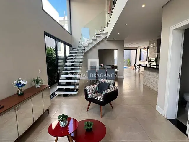 Casa com 300m² 3 quartos e 4 banheiros, à venda, no bairro Condomínio Residencial e Comercial Fazenda Santa Petronilla em Bragança Paulista