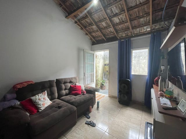 Casa 2 quartos e 1 banheiro, à venda, no bairro Aarão Reis em Belo Horizonte