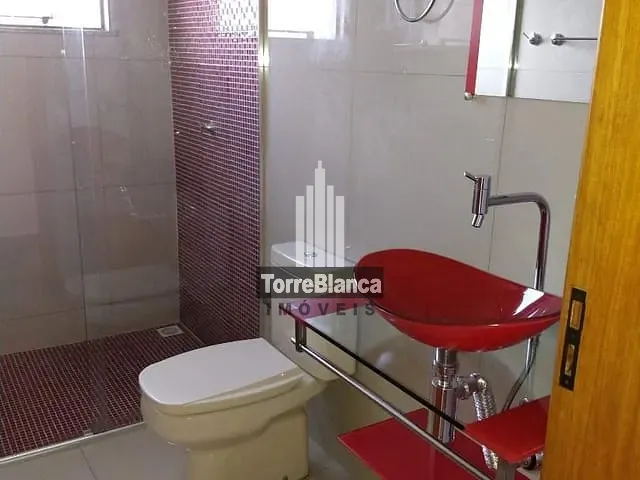 Casa com 686m² 2 quartos e 3 banheiros, à venda, no bairro Uvaranas em Ponta Grossa