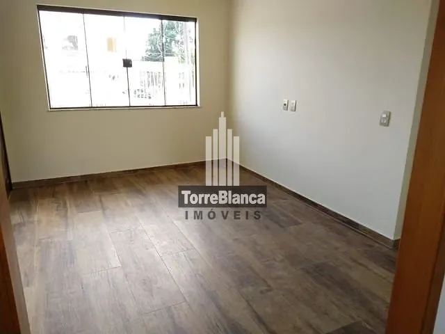 Casa com 686m² 2 quartos e 3 banheiros, à venda, no bairro Uvaranas em Ponta Grossa